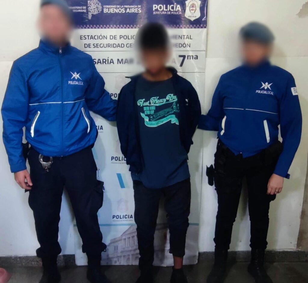 Joven terminó aprehendido en un cyber luego de robar en un concesionario y un supermercado de la avenida Constitución