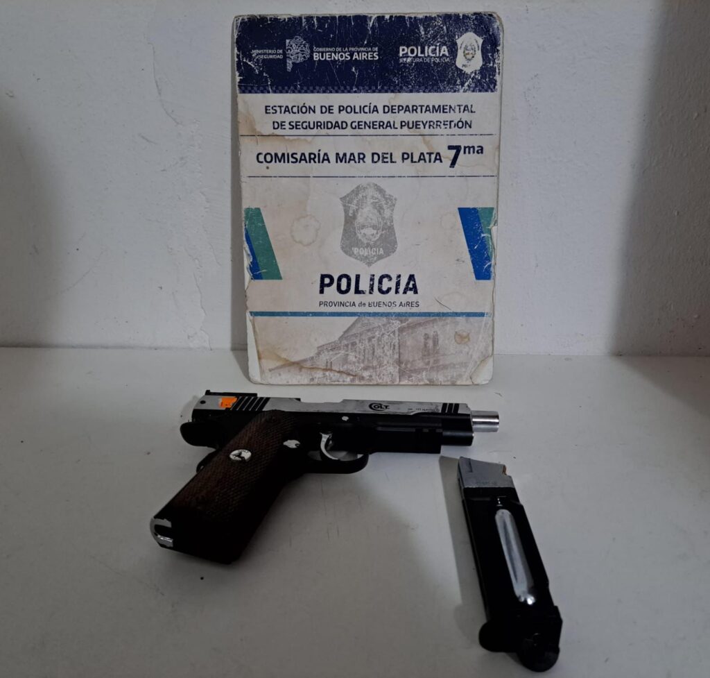 Agredió a un cliente con una pistola de aire comprimido y terminó aprehendido