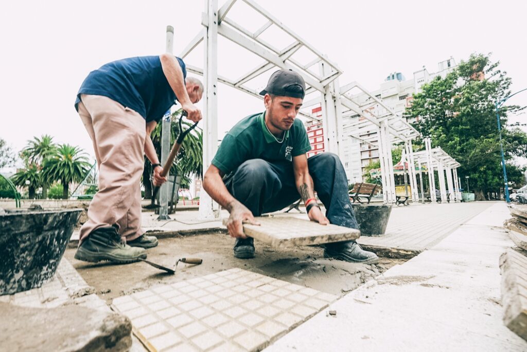 El Municipio avanza con los trabajos de mejora y mantenimiento de plazas