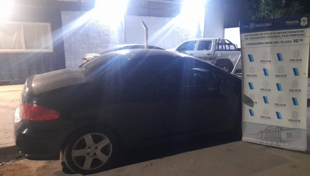 Circulaba con un vehículo robado en Esteban Echeverría y con documentación falsa