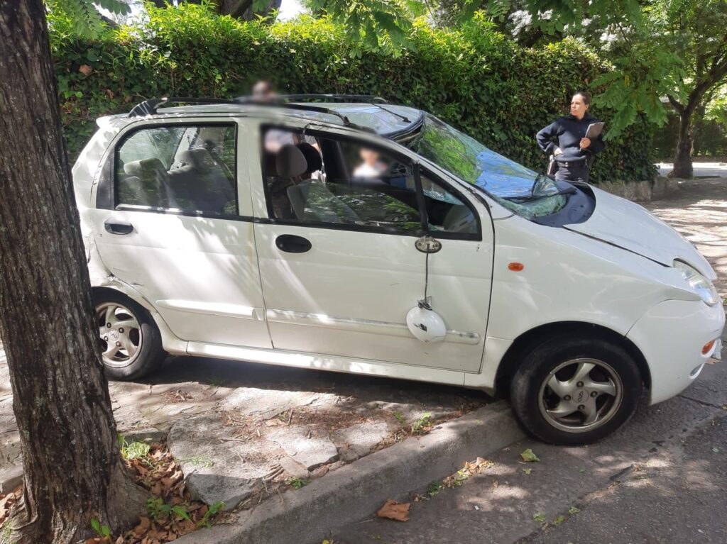 Chocó y se dio a la fuga en Los Troncos: una mujer herida terminó en el HIGA