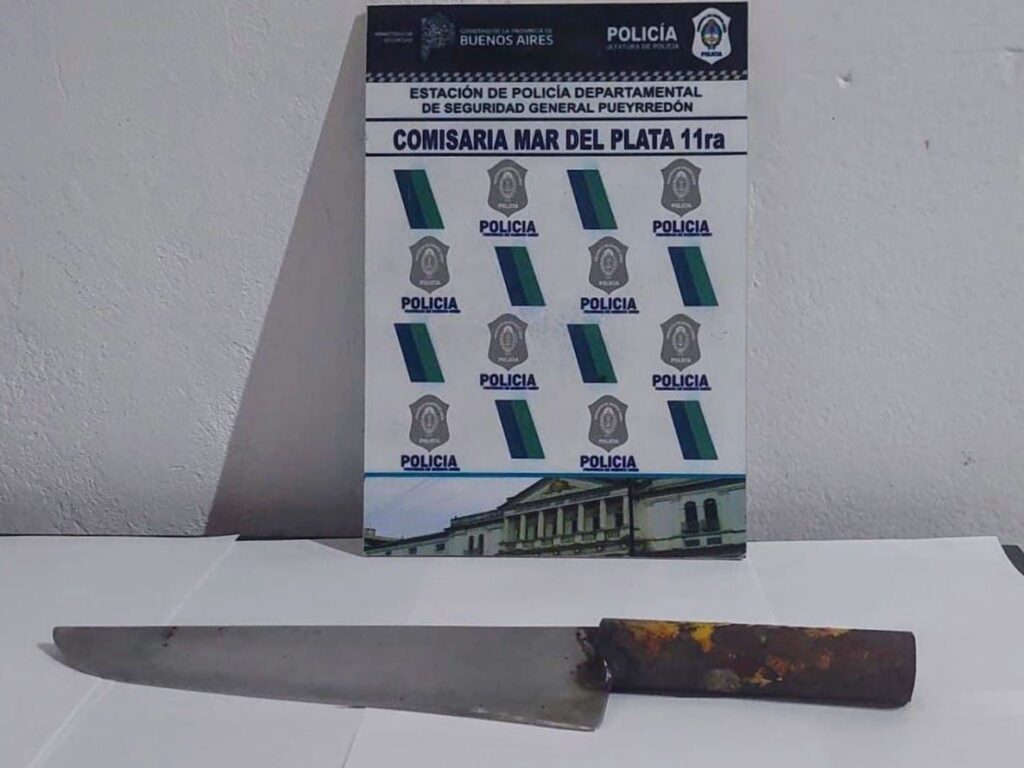 Un hombre fue aprehendido luego de mostrar una cuchilla y ponerse agresivo en una plaza
