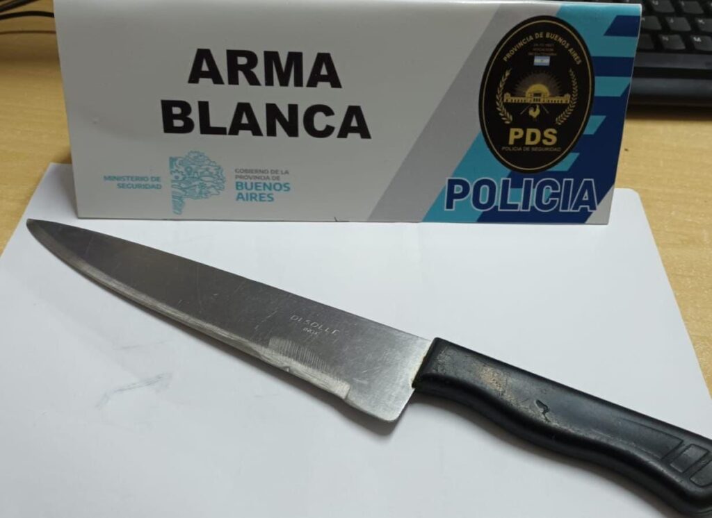 Joven con problemas de adicción amenazó a su madre con un cuchillo y fue aprehendida