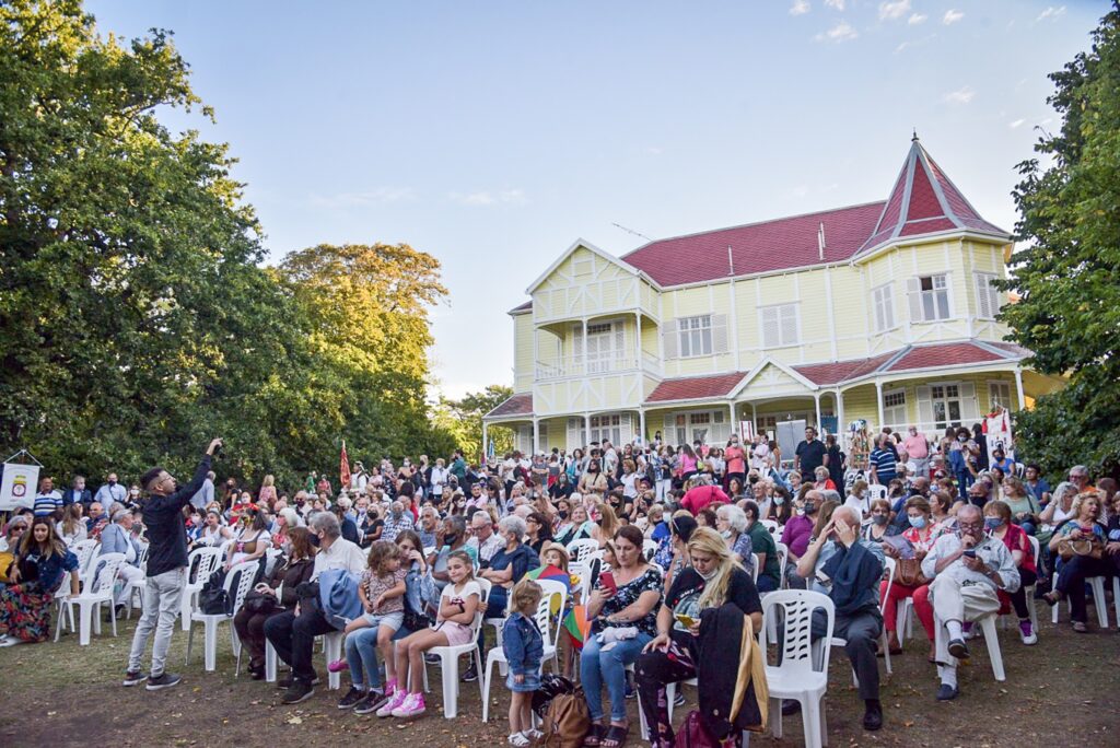La noche del Foro de las Colectividades llega a Villa Victoria