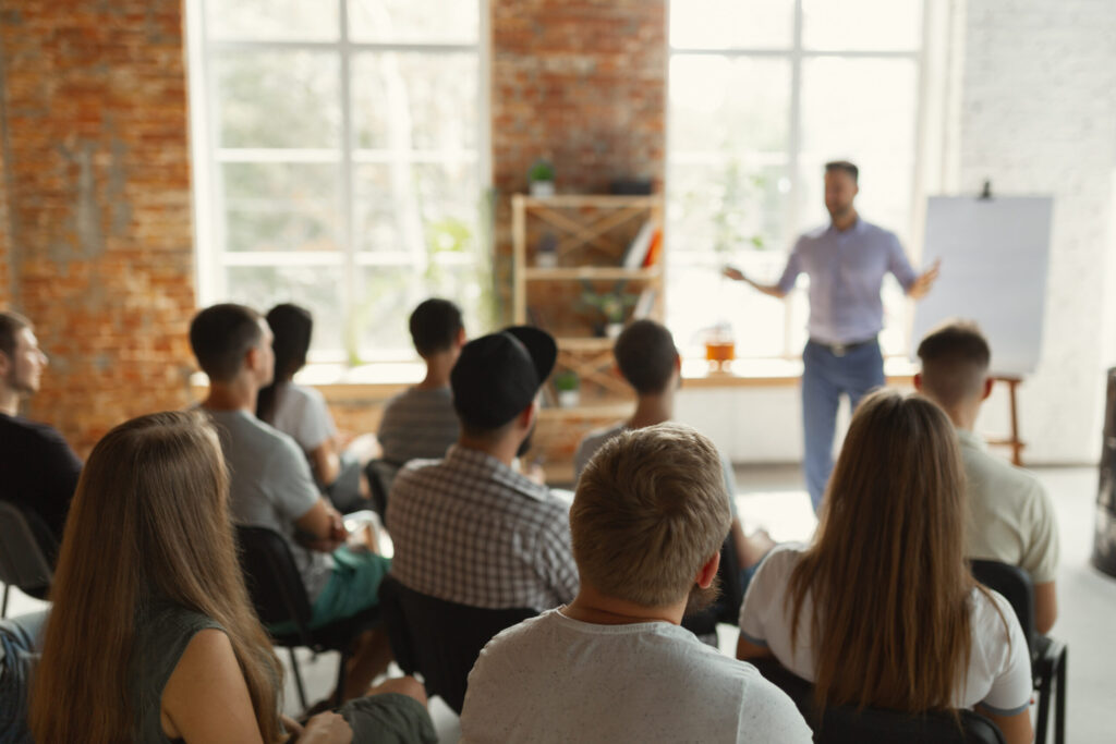 Lanzan curso de capacitación de inserción laboral para jóvenes