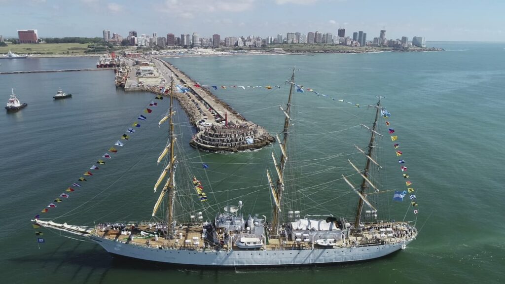 Llega a Mar del Plata por primera vez en este 2024 la Fragata ARA Libertad