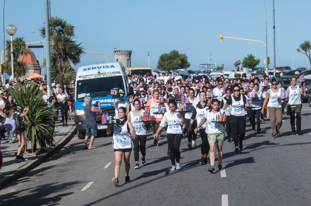 Con más de 700 inscriptos y grandes premios se corrió la Maratón de Mozos y Camareras de UTHGRA