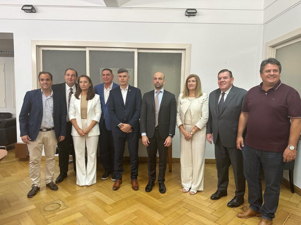 Montenegro e intendentes del interior se reunieron con el Secretario de Transporte por los subsidios