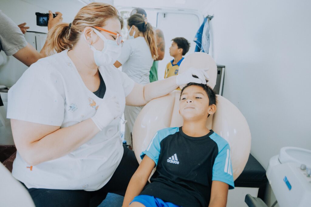 Ya son más de 4000 los vecinos que pasaron por el consultorio móvil odontológico