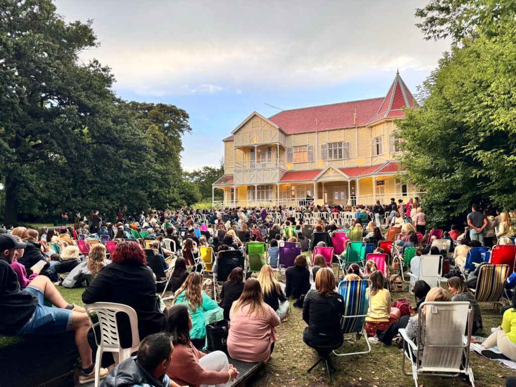 Música en Villa Victoria, teatro en el Colón y electrónica en la Casa sobre el Arroyo