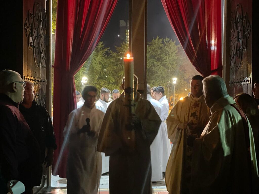 Mar del Plata tuvo su Vigilia Pascual presidida por Monseñor Ernesto Giobando