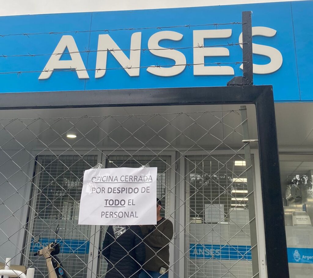 Despidieron a casi todo el personal de la oficina de Anses del barrio Regional y no prestan atención