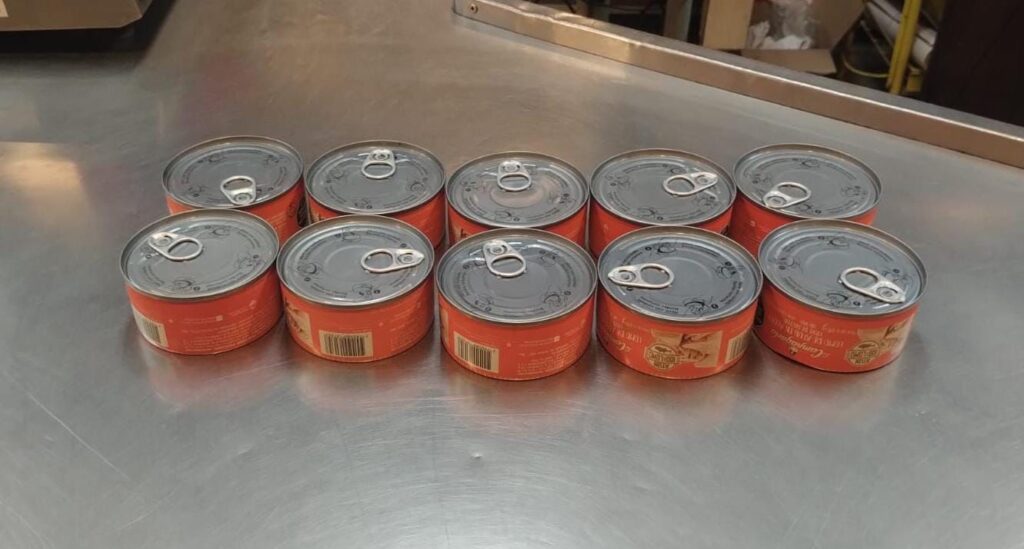 Robó 10 latas de atún de una sucursal de Toledo y terminó en Batán