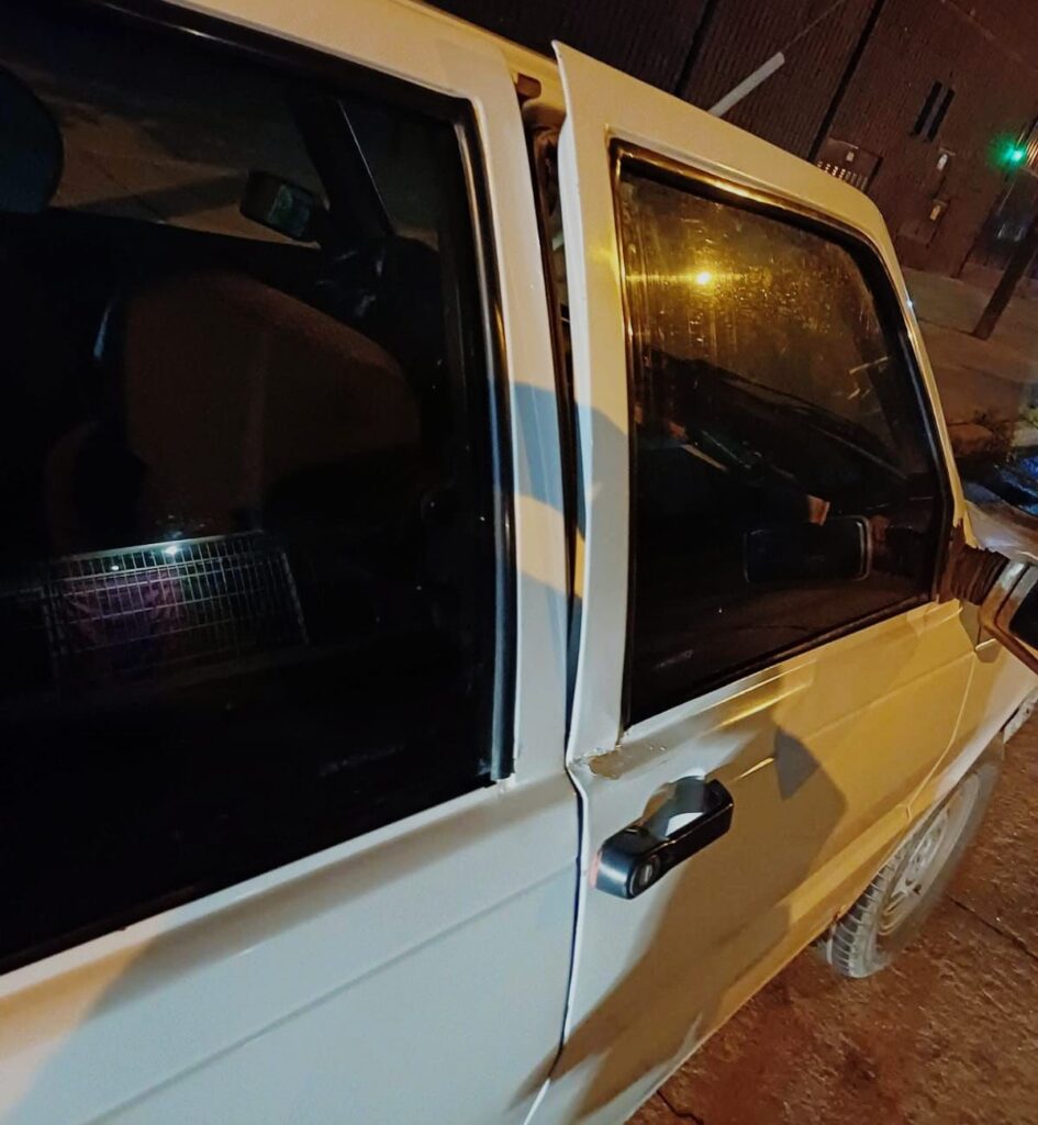Rompió la puerta de un vehículo para robar y terminó aprehendido