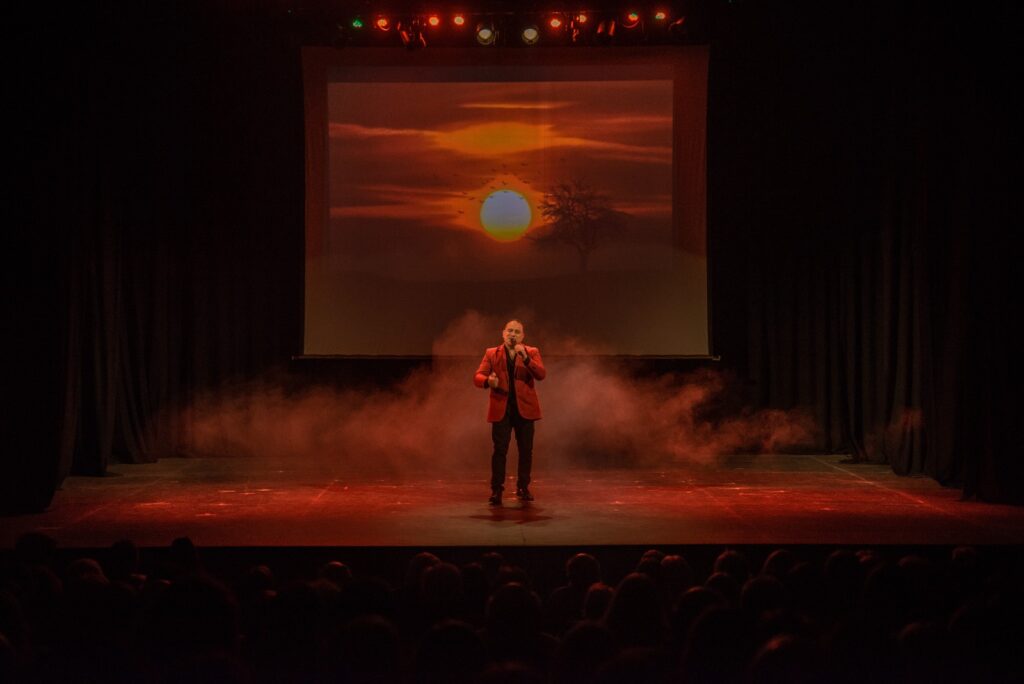 «Que par de pájaros los dos», llega al teatro Colón