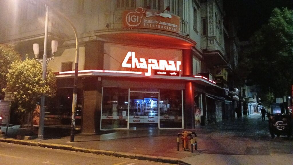 Insólito: Rompió un vidrio y robó en una panadería frente a la comisaría primera