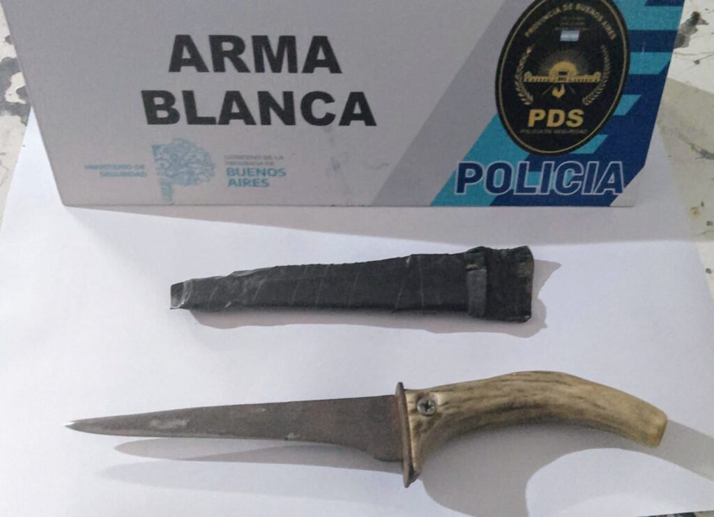 Robaron una moto atacando a una mujer con un cuchillo: aprehendidos y a Batán
