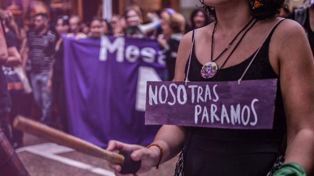 Cuáles son los lemas que circulan por las redes sociales por este 8M