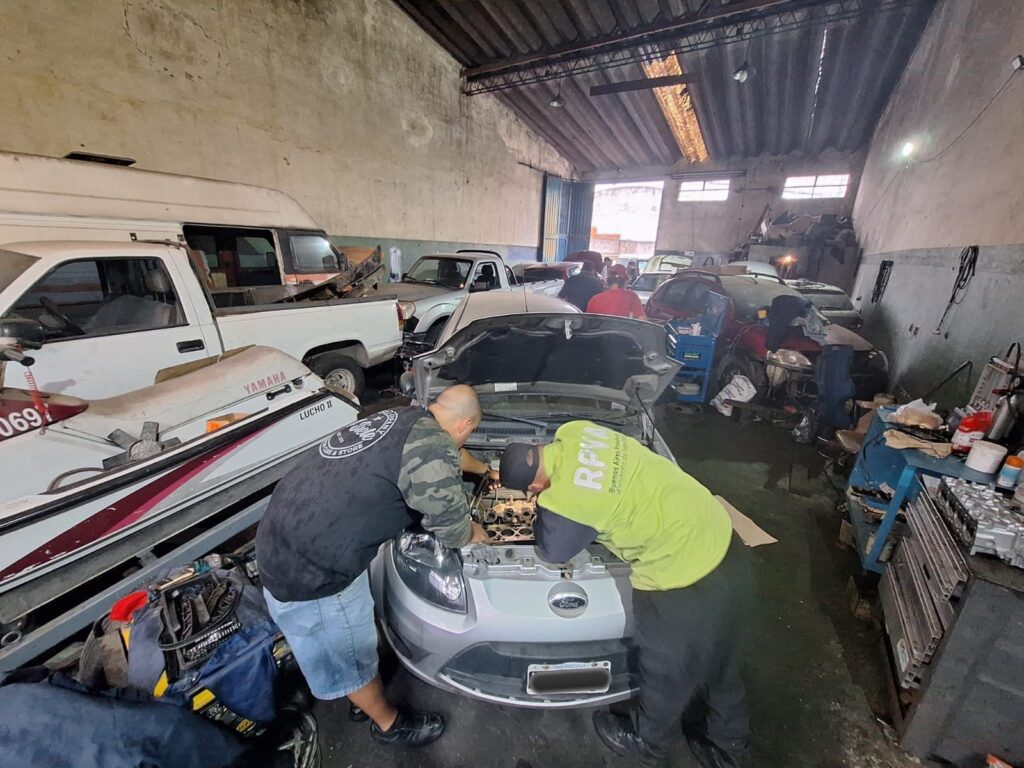 Allanaron y clausuraron un taller mecánico sin habilitación: un aprehendido