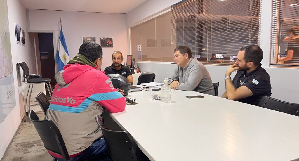 El Municipio acordó la utilización de un sistema de seguridad para los trabajadores de aplicaciones de delivery