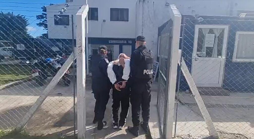 Delincuente con frondosos antecedentes amenazó de muerte a su mujer con una cuchilla y terminó en Batán