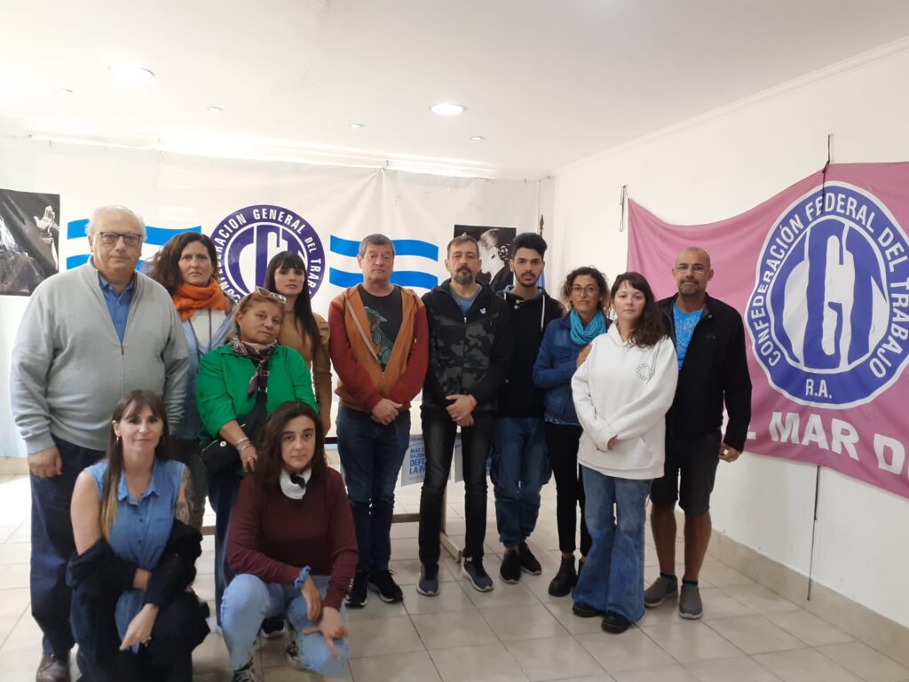 La CGT recibió a trabajadores despedidos del ex ministerio de Trabajo de Nación y anunció una protesta para este miércoles