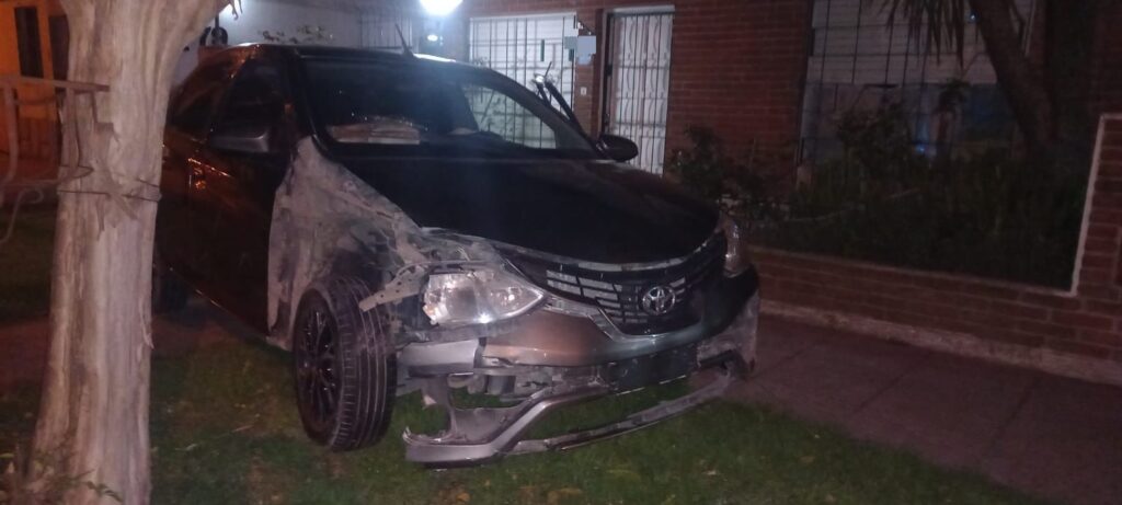 Delincuente con frondosos antecedentes robó una rueda de auxilio y terminó aprehendido tras chocar con la policía