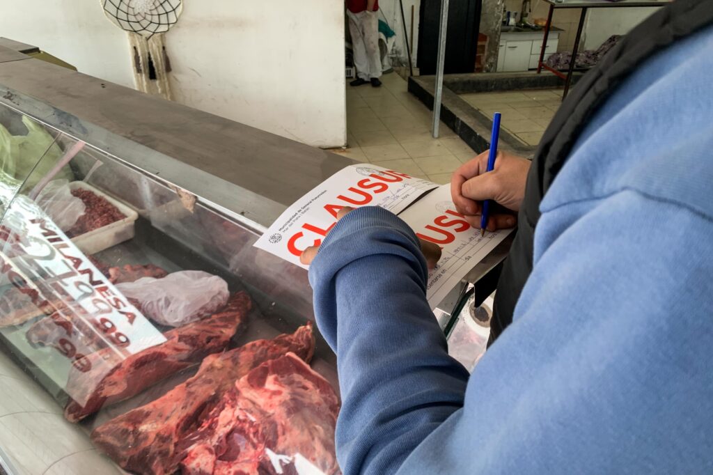 La Municipalidad clausuró cuatro carnicerías