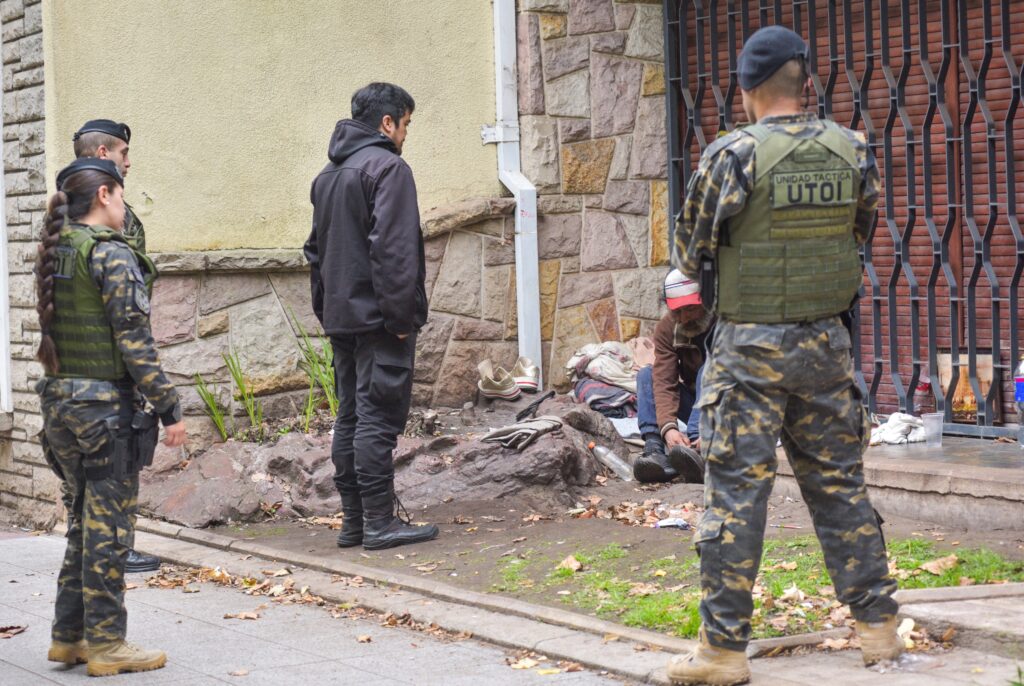 Controles en la vía pública: un cuidacoches fue aprehendido y se registraron más de 2400 infracciones