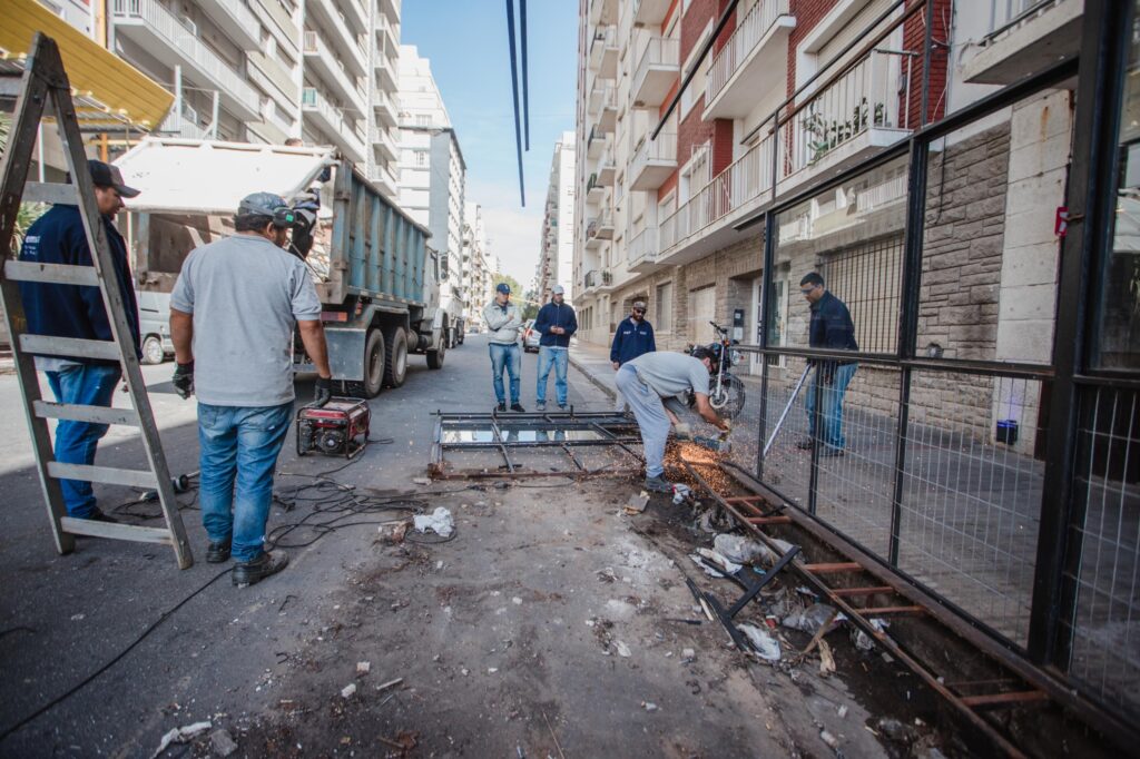 El Municipio comenzó con el retiro de decks que no fueron readecuados a la ordenanza vigente
