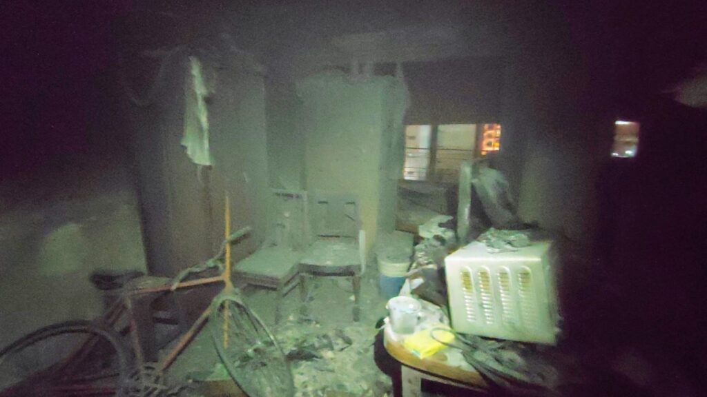 Una vela originó un incendió en un departamento céntrico y los daños fueron totales