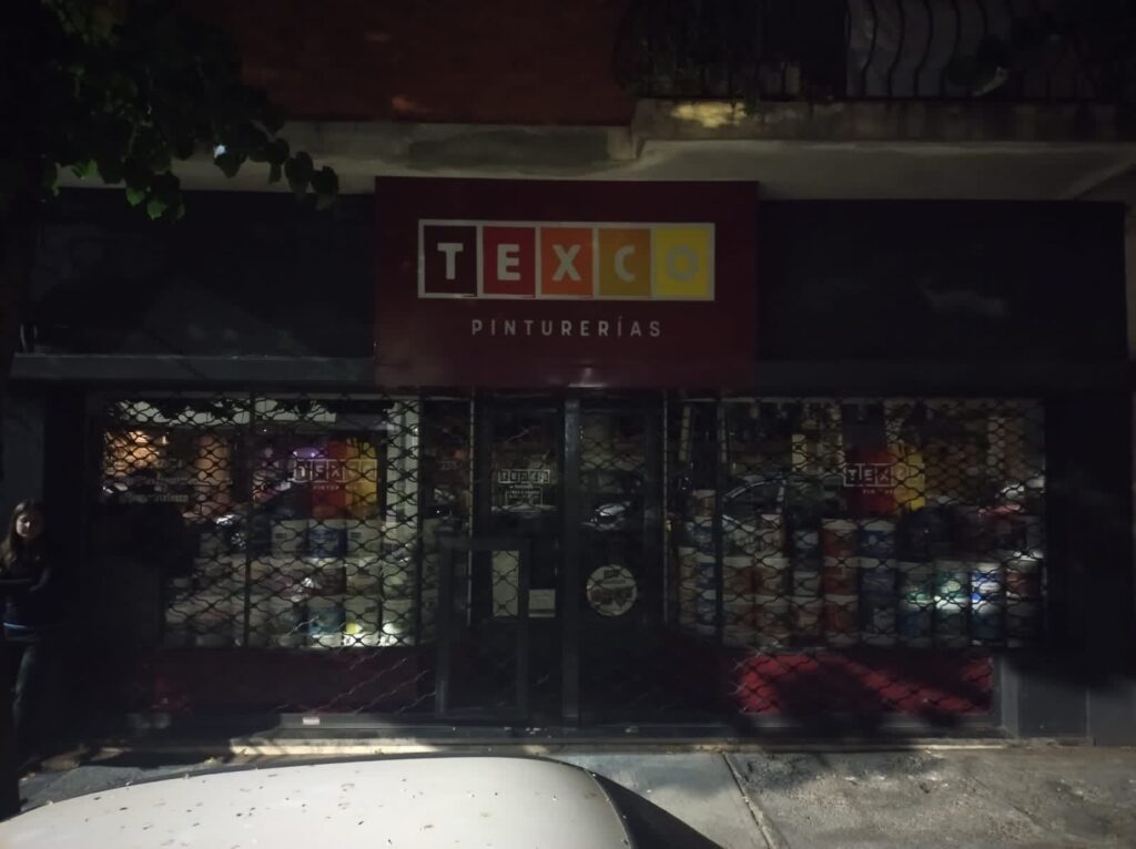 Rompió una persiana, entró a robar a una pinturería pero terminó aprehendido