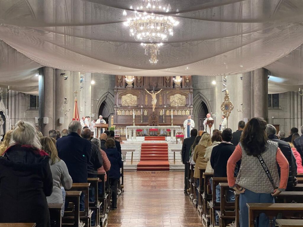 “De la Misa a la Mesa”: oración por el trabajo junto a Mons. Giobando y representantes del ámbito político, laboral y empr…
