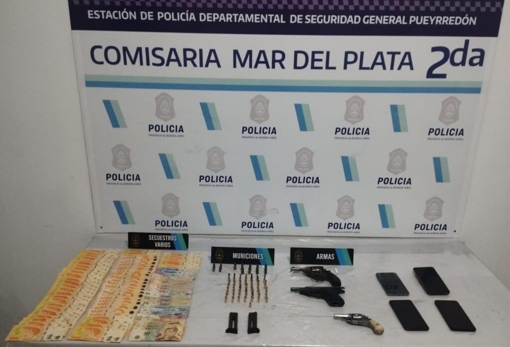 Dos aprehendidos tras intentar robar a un peatón: circulaban armados en una moto robada