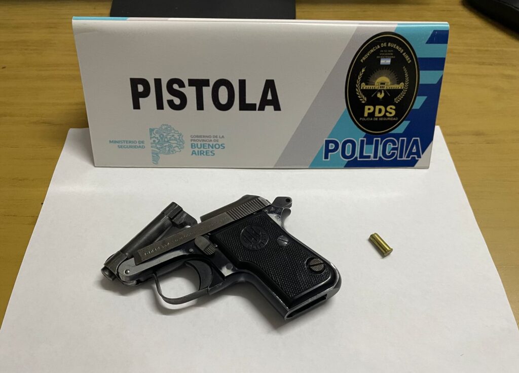 Dos menores fueron aprehendidos luego de descartar un arma tras una persecución policial