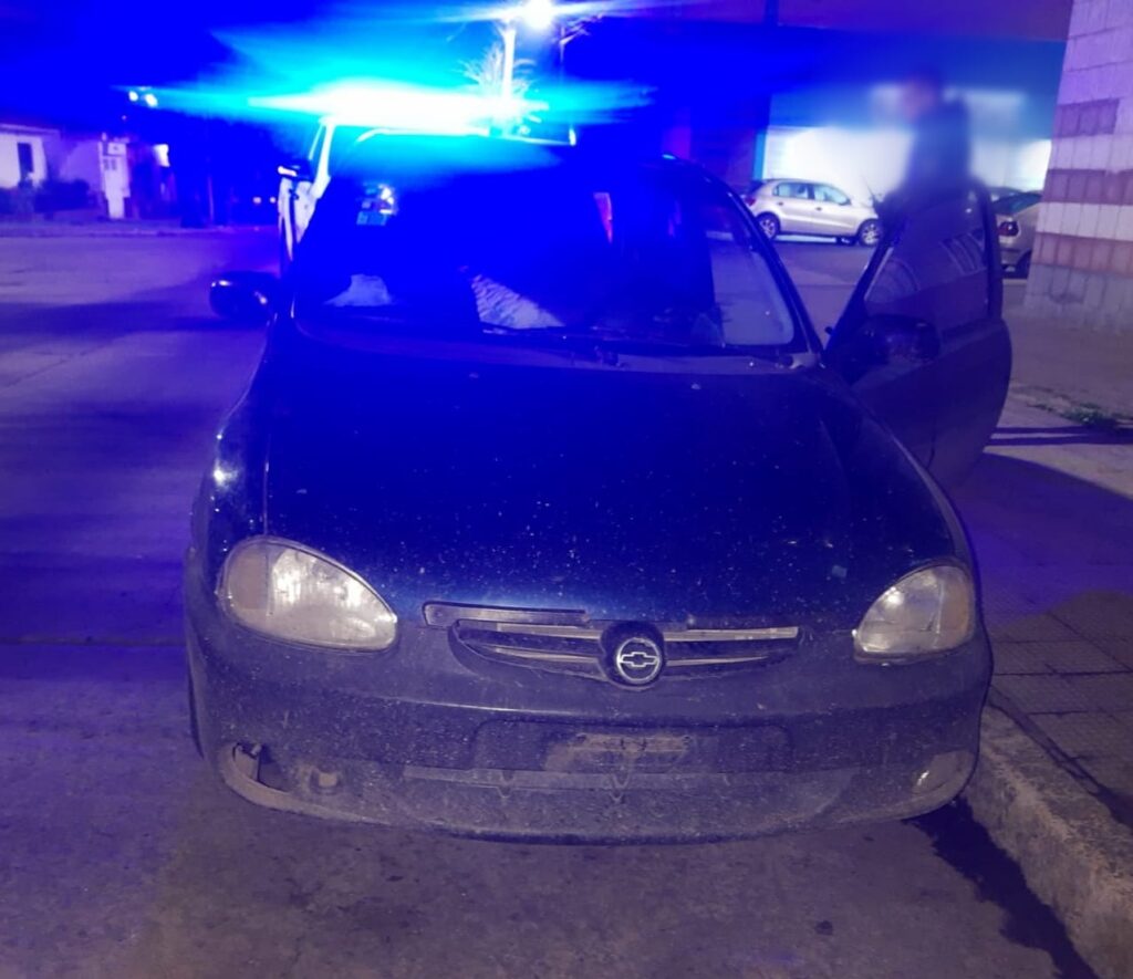 Delincuente con frondosos antecedentes circulaba con un vehículo robado y terminó en Batán