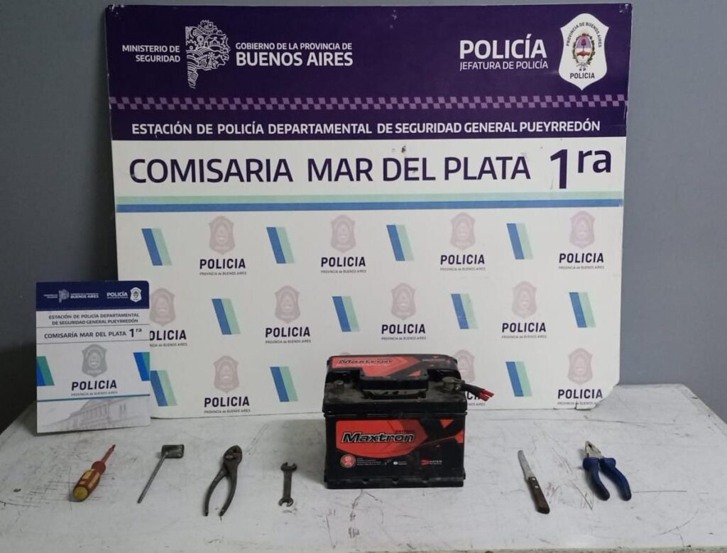 Pareja de roba baterías terminó aprehendida