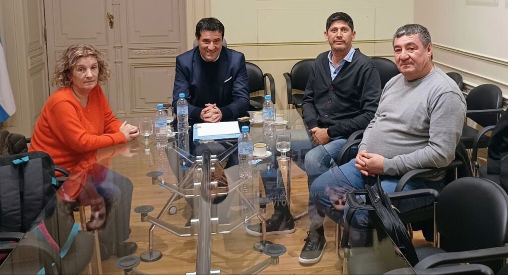 Las tres centrales sindicales de Mar del Plata se reunieron con Abad por la Ley de Bases
