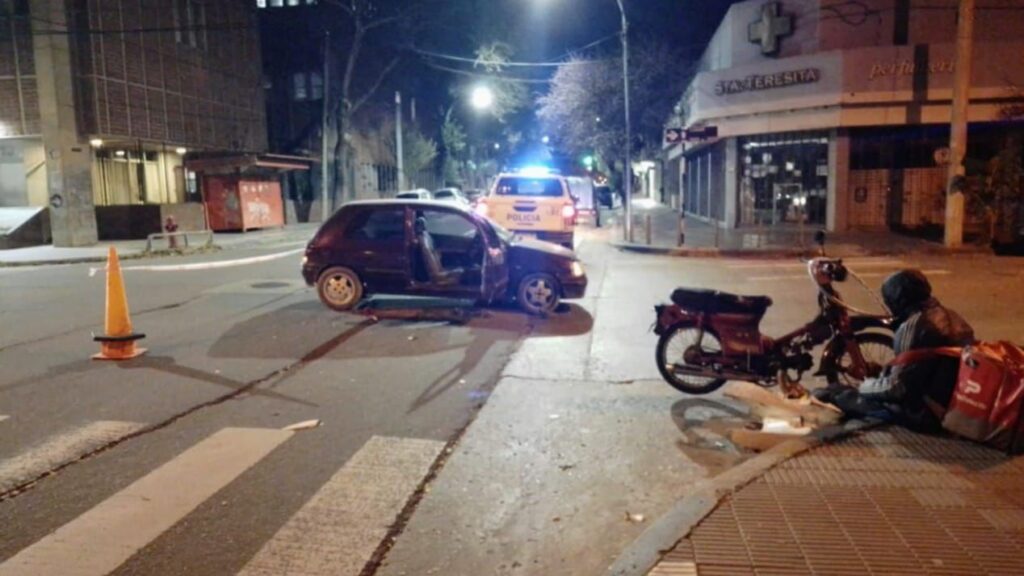 Un repartidor terminó en el HIGA tras ser embestido por un vehículo