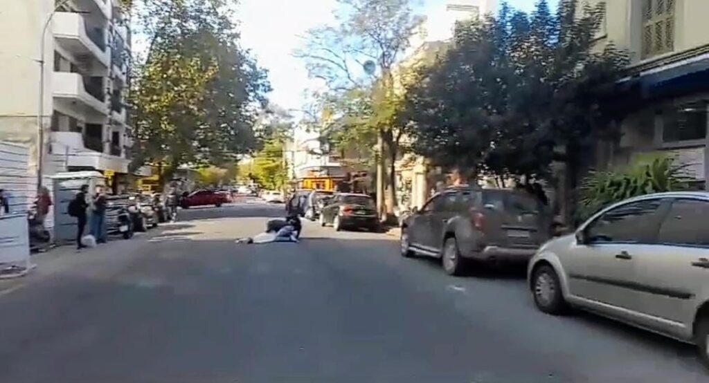 Una mujer de 86 años terminó en el HIGA tras ser embestida por una moto