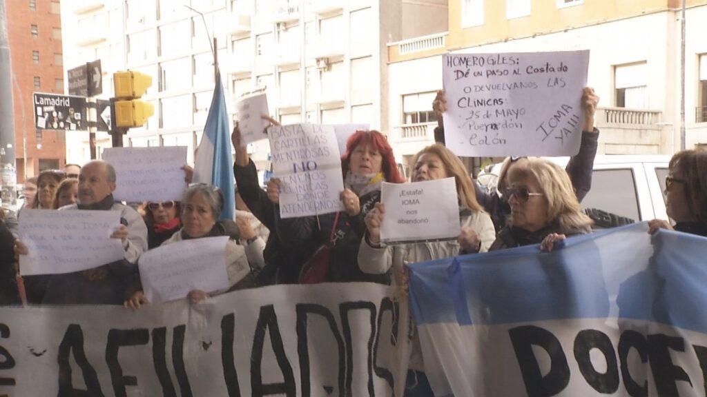 El Congreso de Salud Provincial se eclipsó con los reclamos de los afiliados por la crisis de IOMA