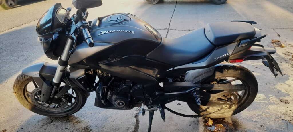 Tres delincuentes robaron una moto de la vía pública y un menor de edad terminó aprehendido