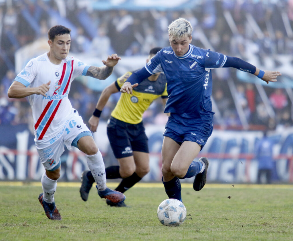 Alvarado logró una importante victoria frente a Arsenal