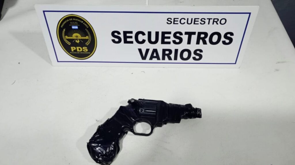 Robó a un taxista con un arma de utilería y terminó en Batán