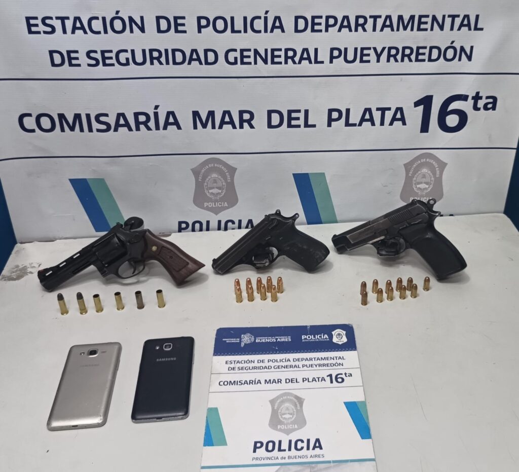 Andaban en bicicleta robando y dispararon al frente de una casa: dos aprehendidos y un prófugo