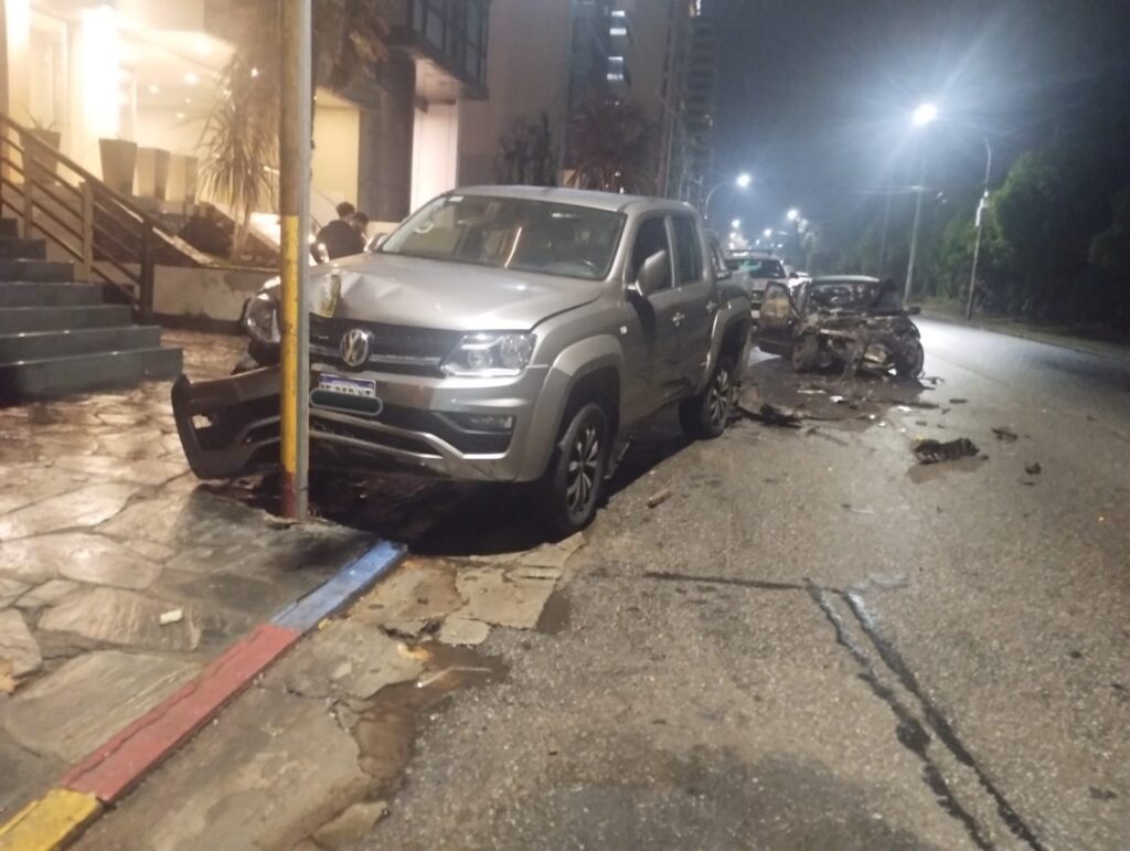 Totalmente borracho impactó contra una camioneta estacionada