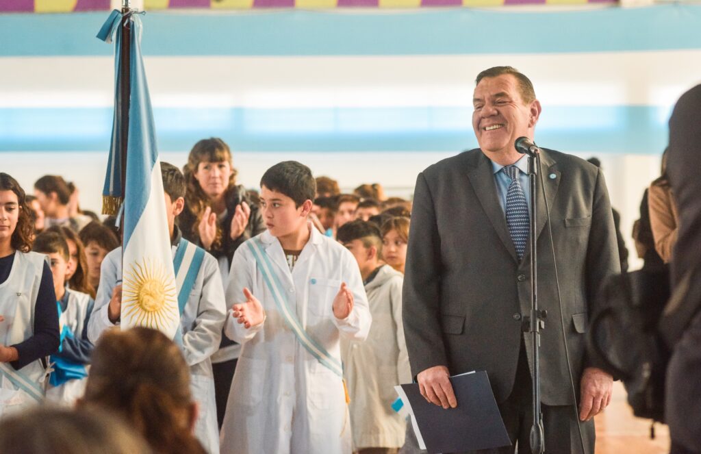 Montenegro: “mirar a la bandera y prometer defenderla es una elección y es un compromiso”