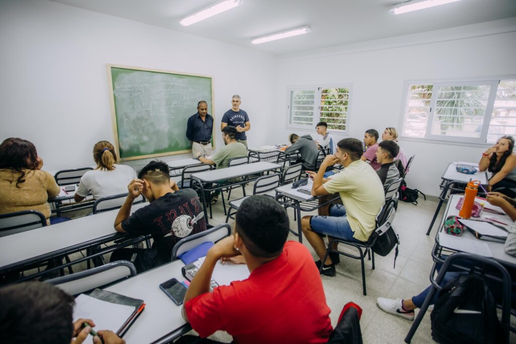 El Municipio capacita sobre estafas online y ludopatía en instituciones educativas