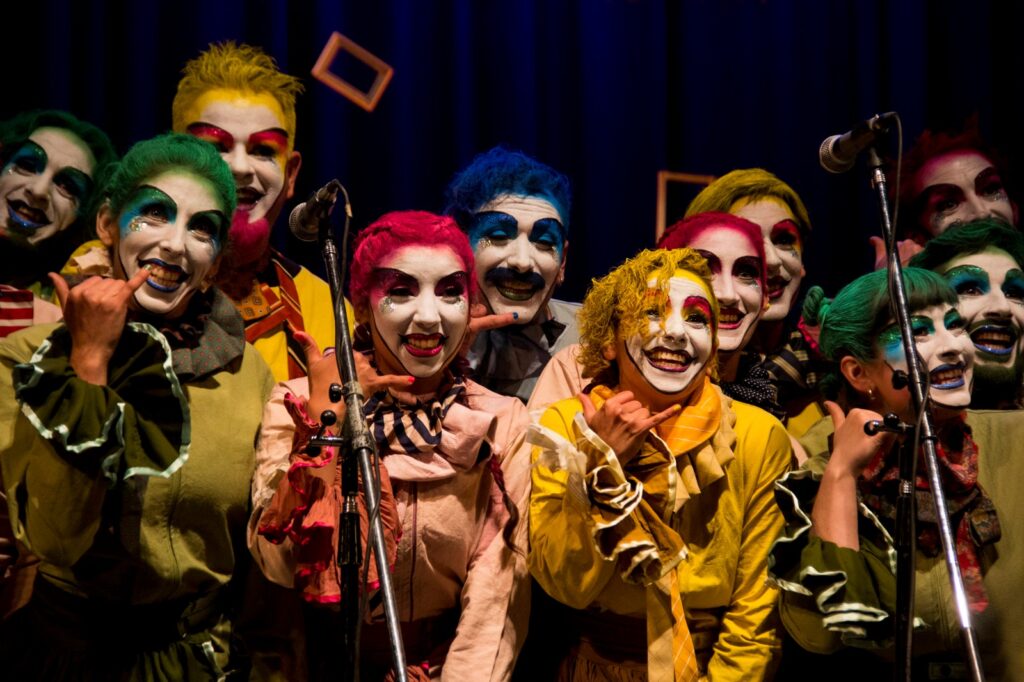 La murga «Se atormenta una vecina» presenta “Sálvese quien pueda”