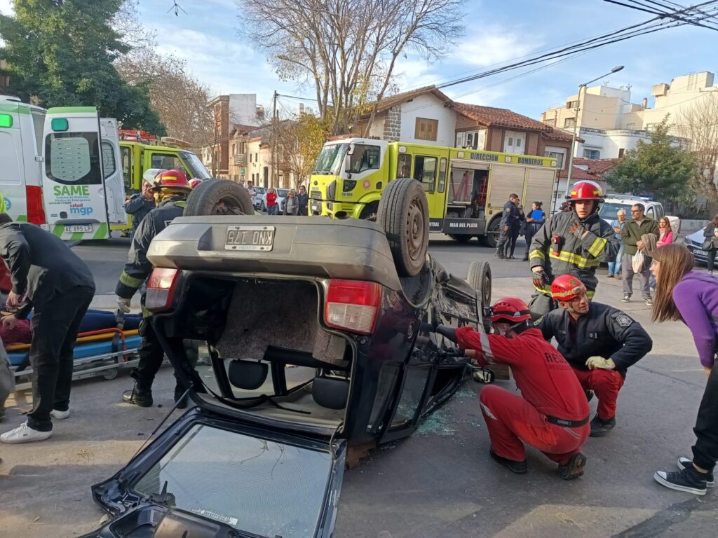 Choque y vuelco en una de las esquinas más violentas de Mar del Plata